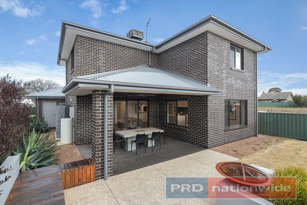 1 Cinnamon Drive LAKE GARDENS 8