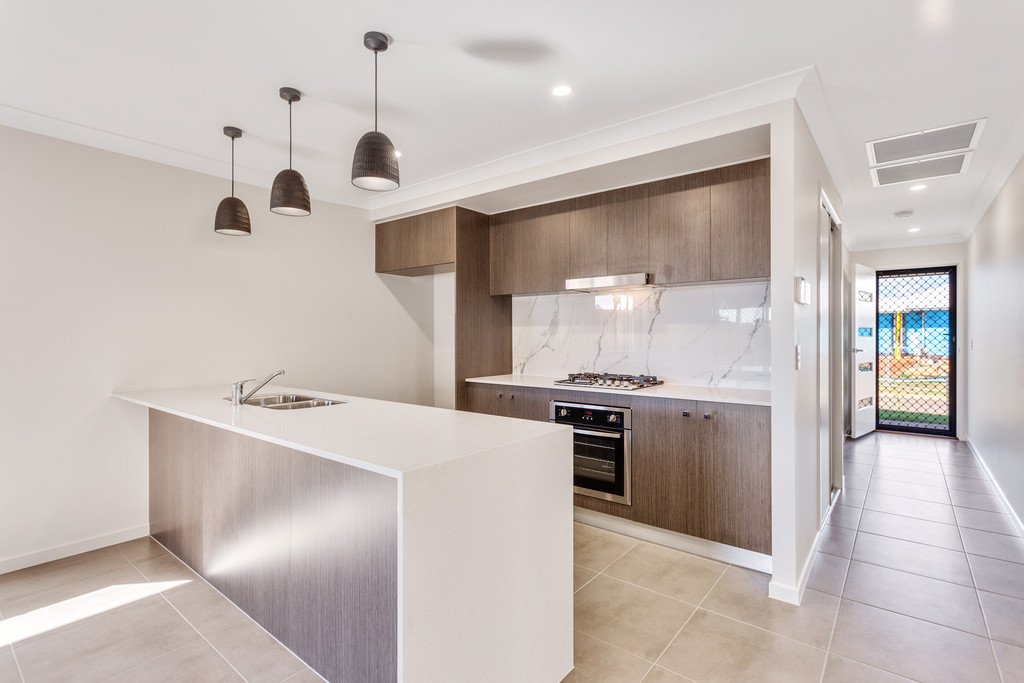 1 COLVILLE Street REDLAND BAY 2