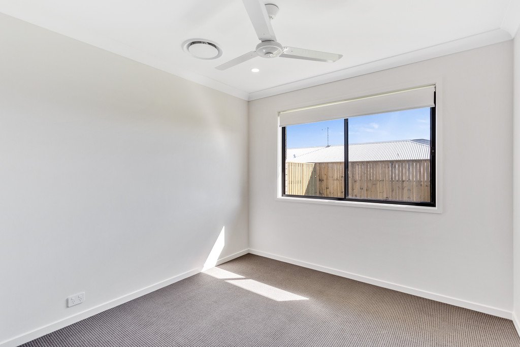 1 COLVILLE Street REDLAND BAY 3