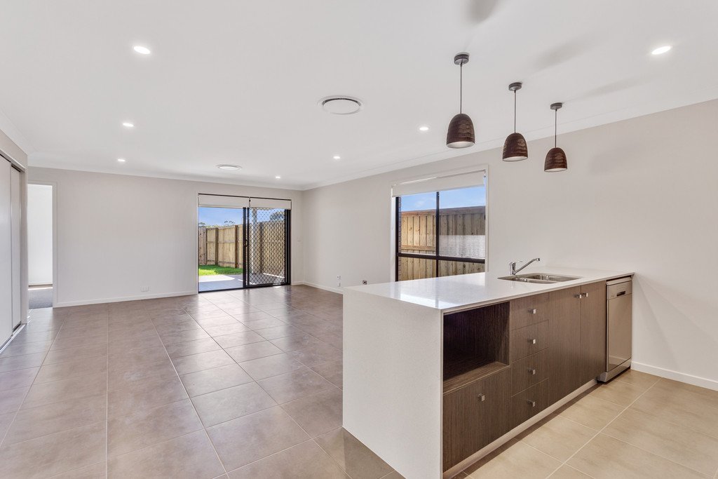 1 COLVILLE Street REDLAND BAY 4