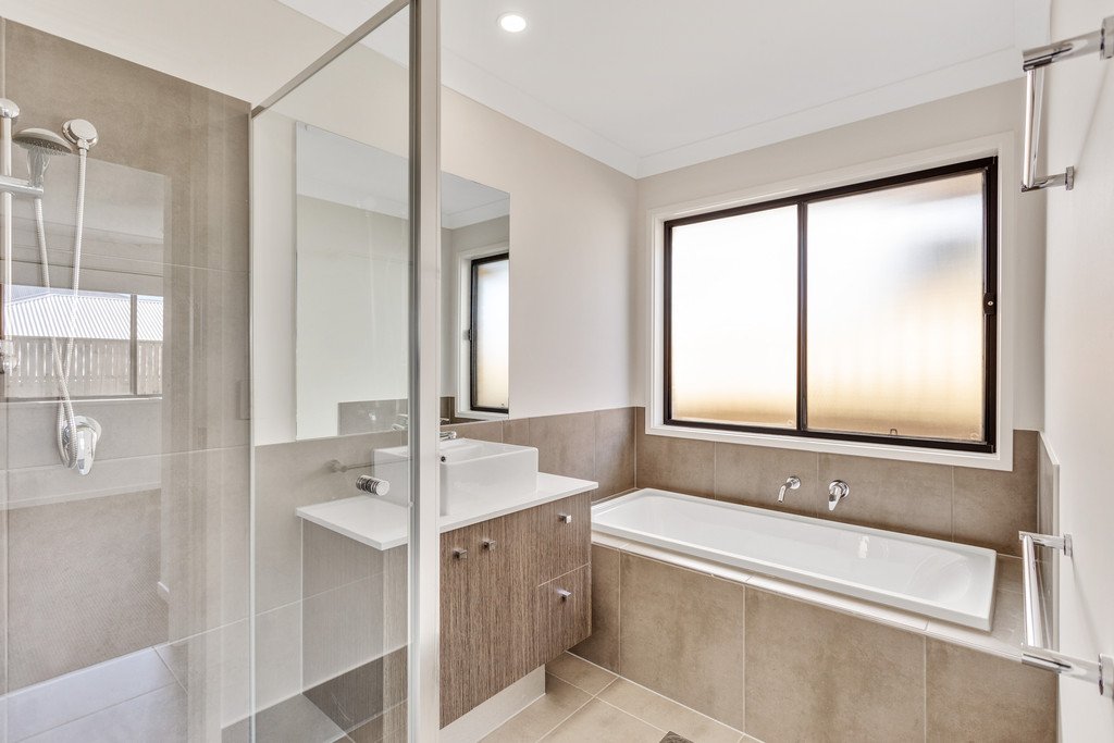 1 COLVILLE Street REDLAND BAY 5