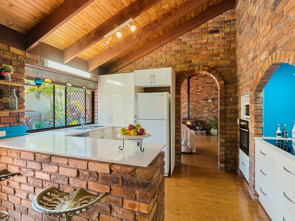 1 Coolabah Court BANORA POINT 4