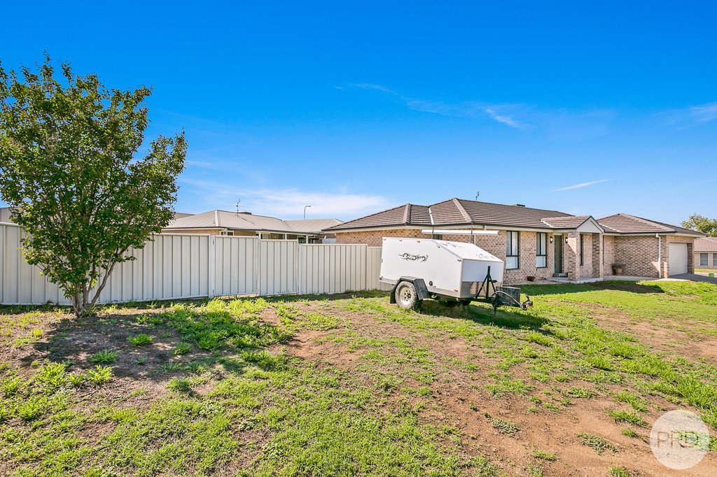 1 Coolamon Close OXLEY VALE 3