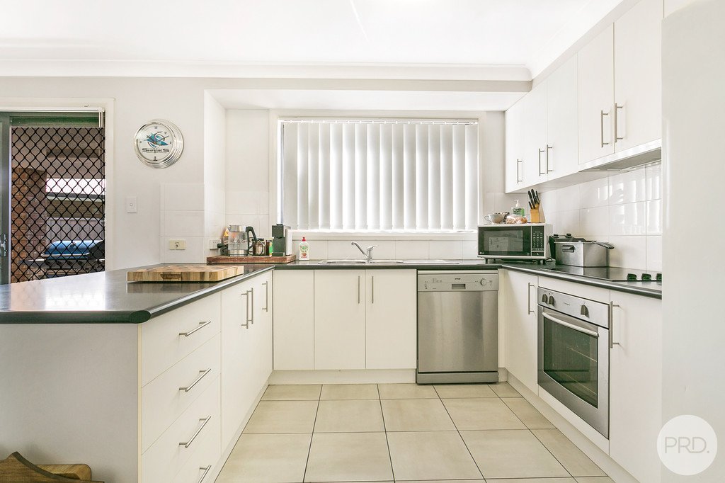 1 Coolamon Close OXLEY VALE 6