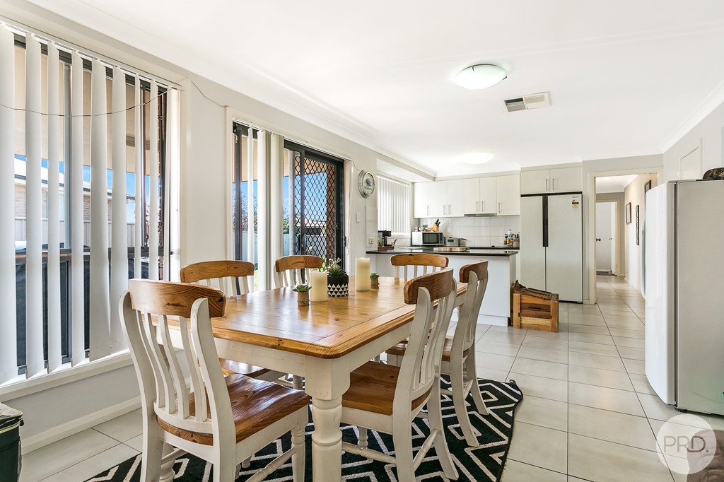 1 Coolamon Close OXLEY VALE 8