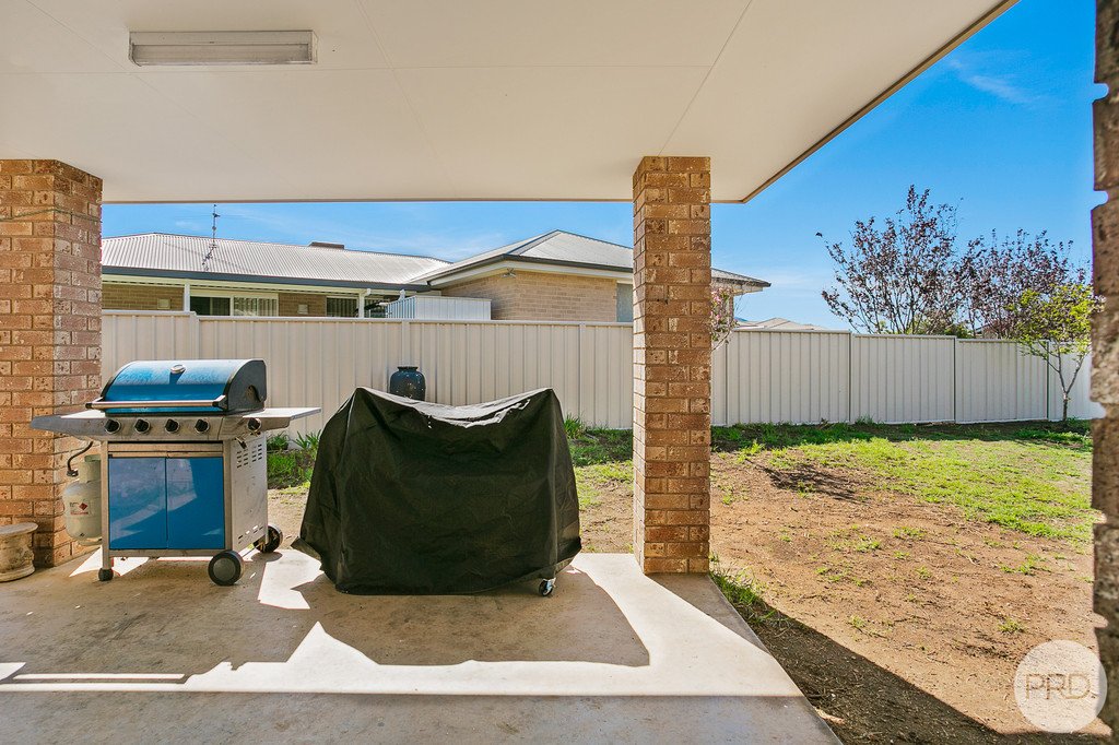 1 Coolamon Close OXLEY VALE 15