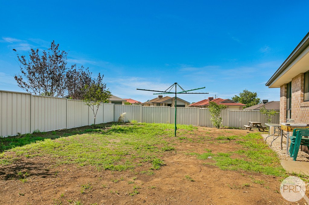 1 Coolamon Close OXLEY VALE 16