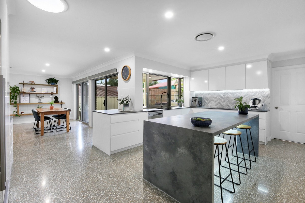 1 Cowell Drive Burleigh Heads 8