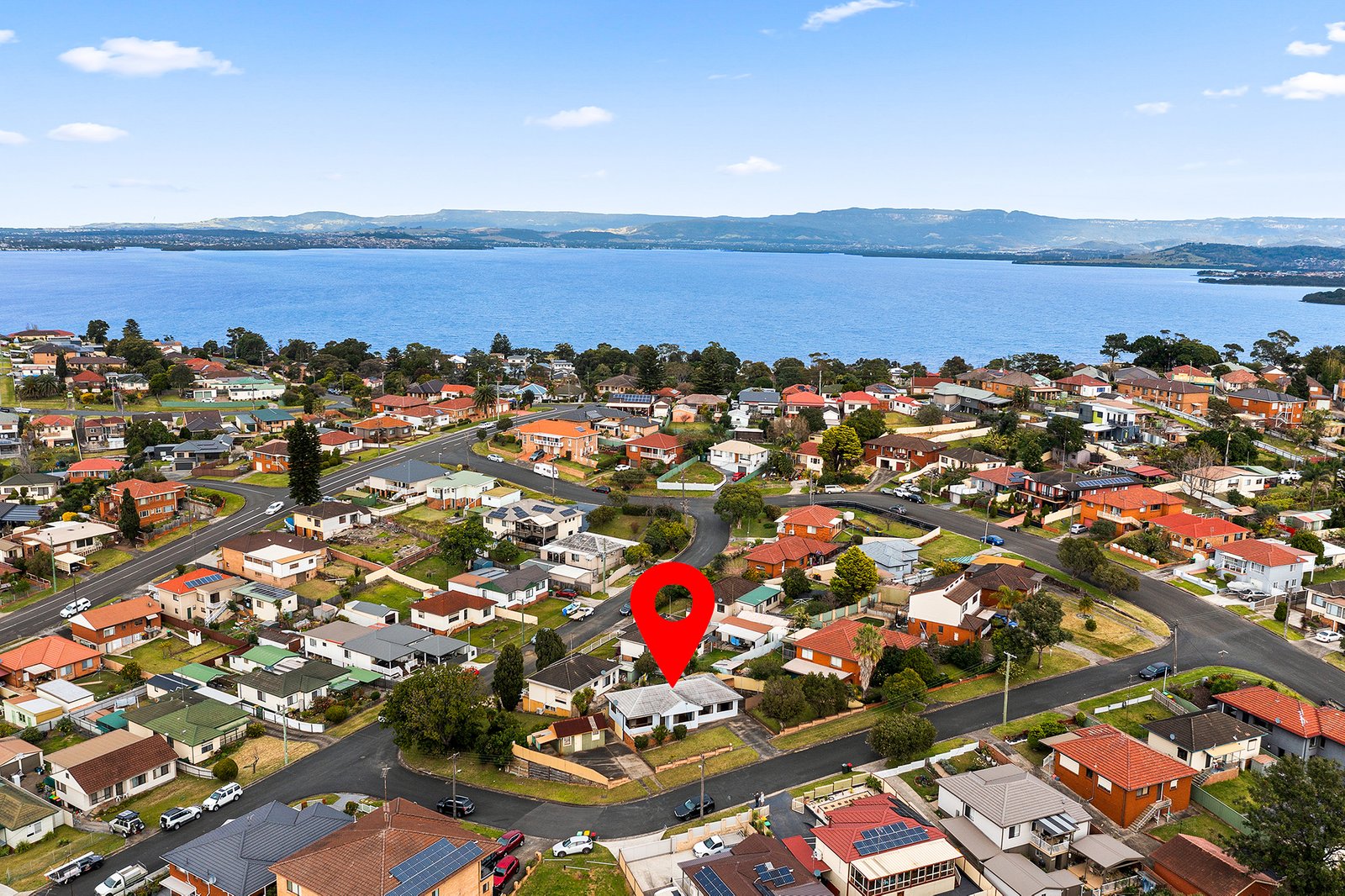 1 Derowie Crescent LAKE HEIGHTS 1