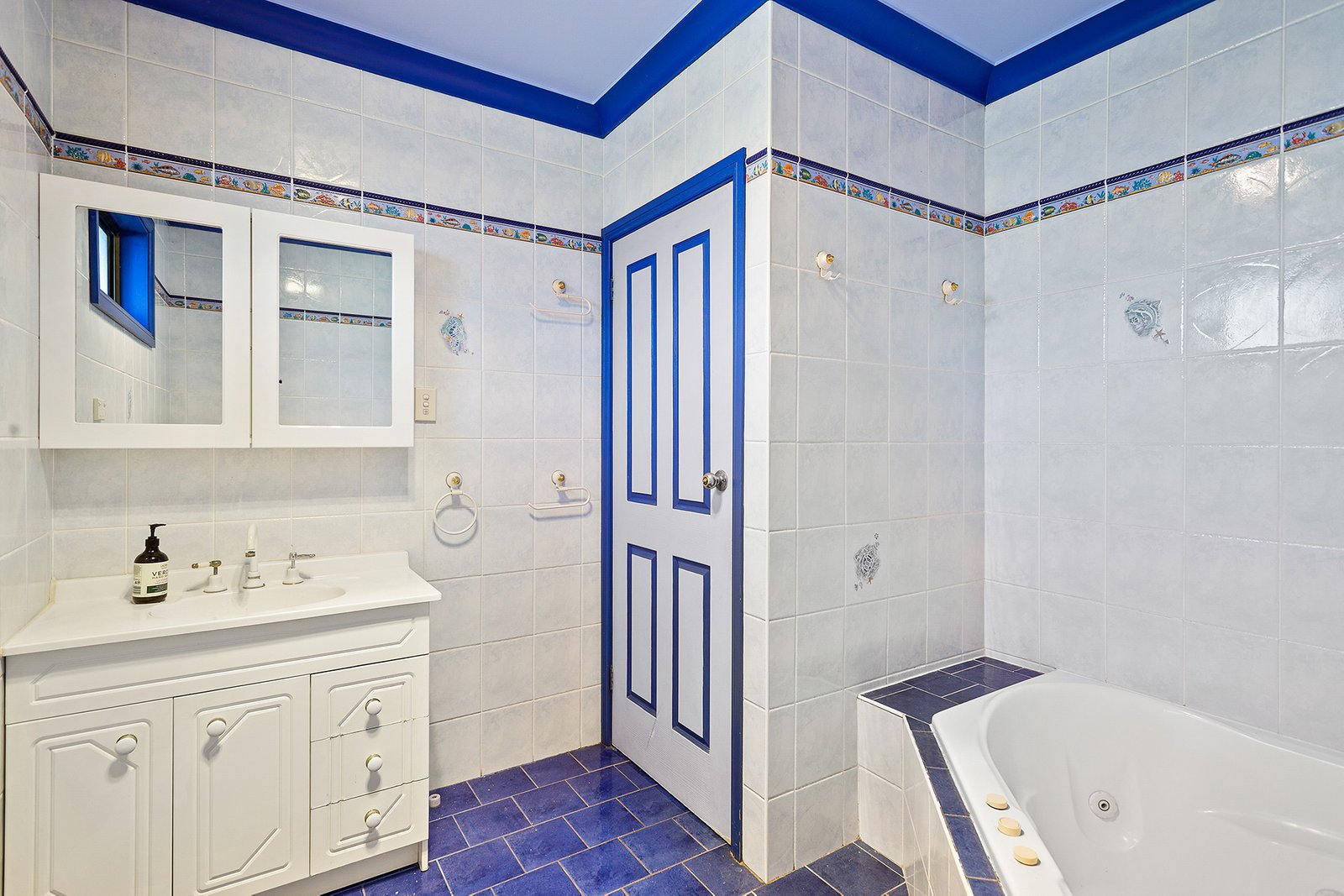 1 Derowie Crescent LAKE HEIGHTS 5