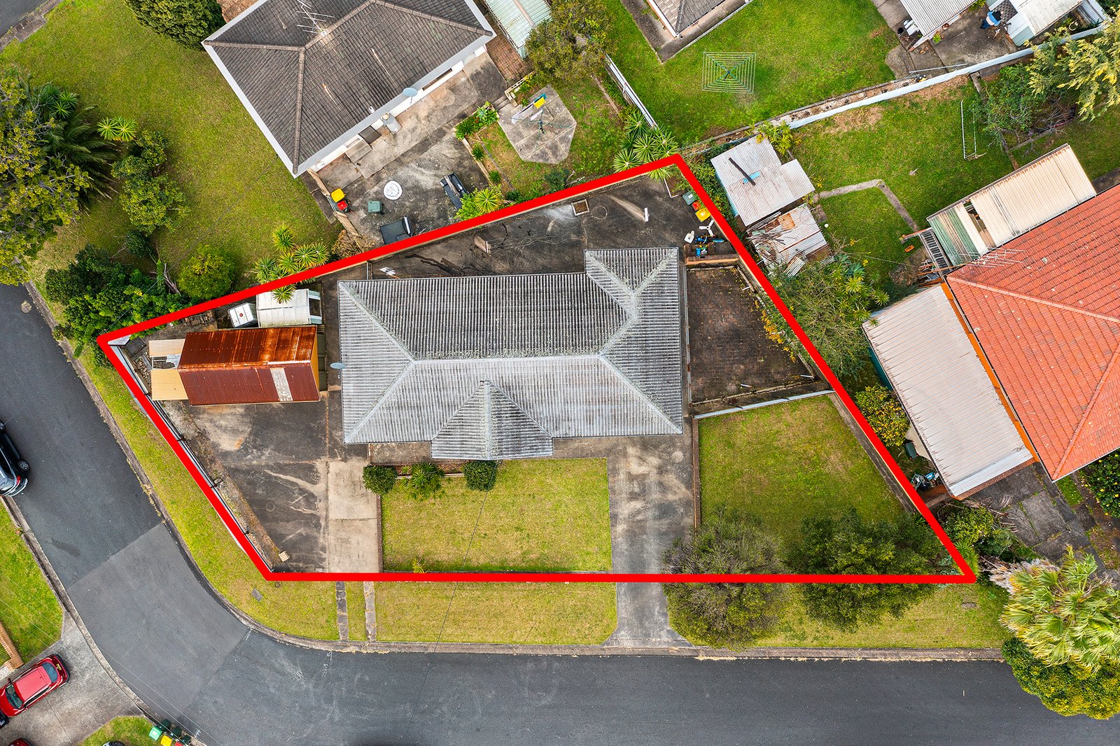 1 Derowie Crescent LAKE HEIGHTS 7