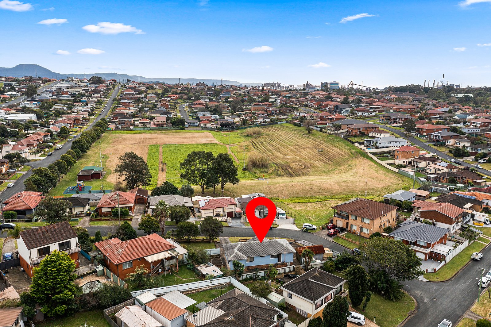 1 Derowie Crescent LAKE HEIGHTS 9