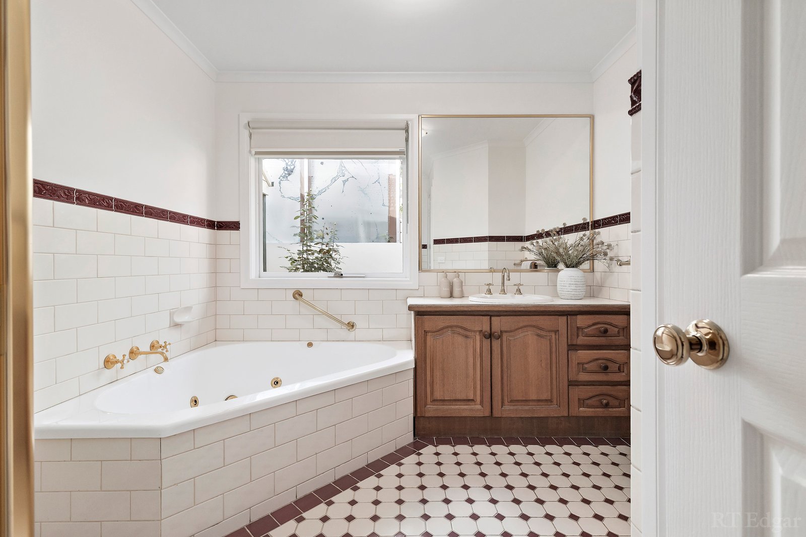 Real Estate and Property in 1 Devere Gardens, Vermont South, VIC