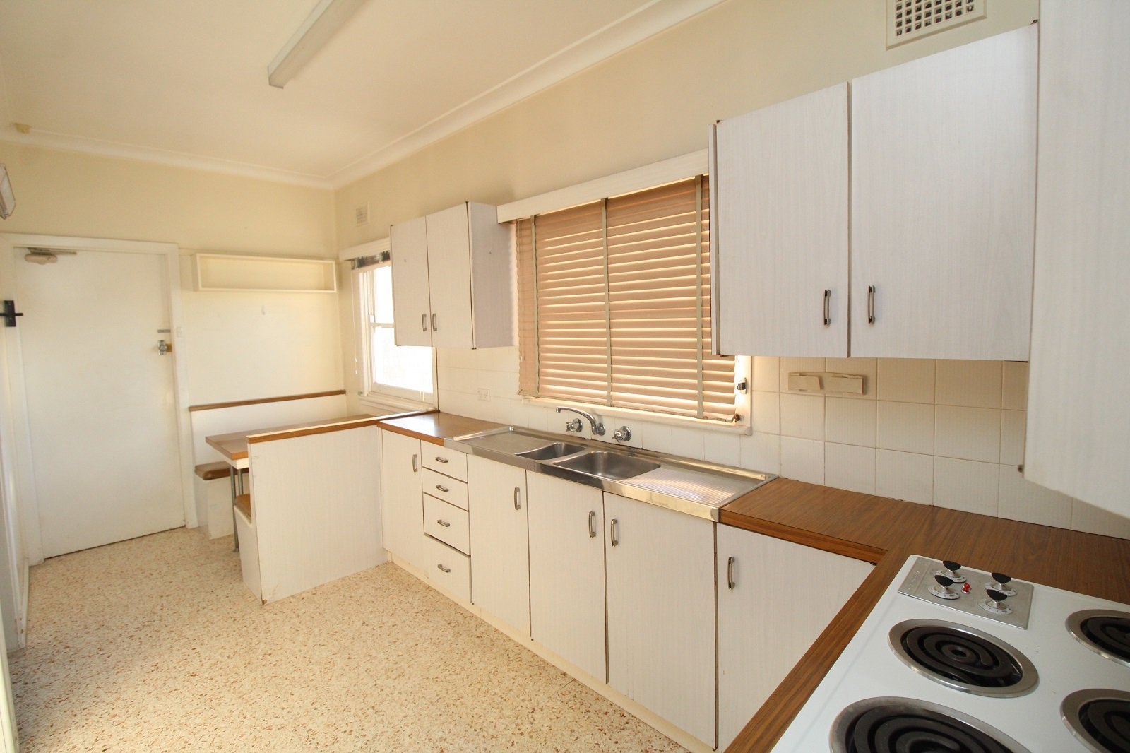 1 DIANA Avenue ROSELANDS 4