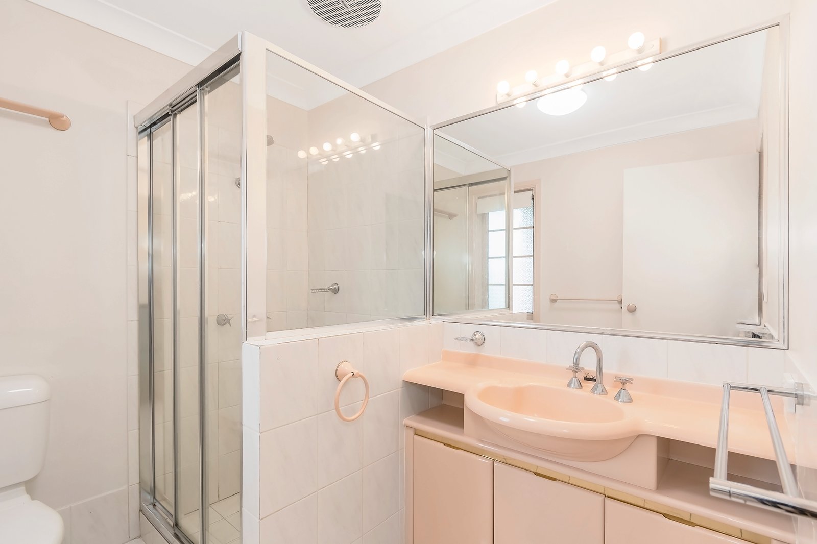 1 Doncaster Court ROBINA 8