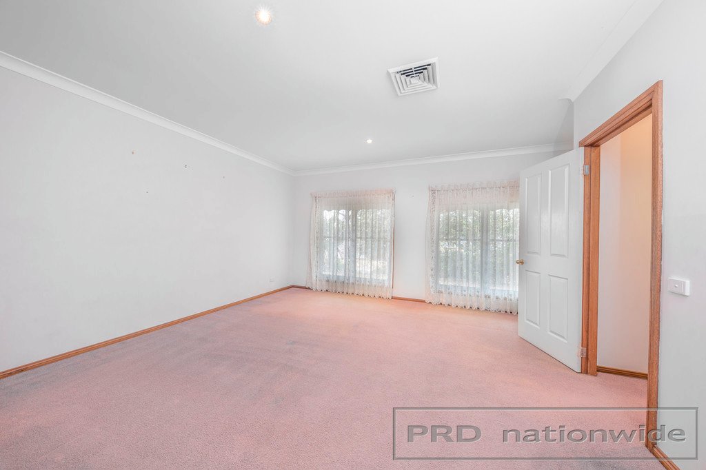 1 Douglas Close LARGS 5