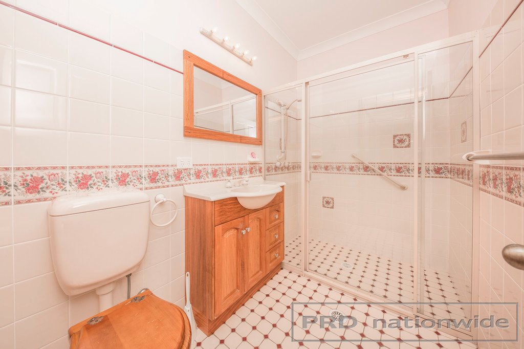 1 Douglas Close LARGS 9
