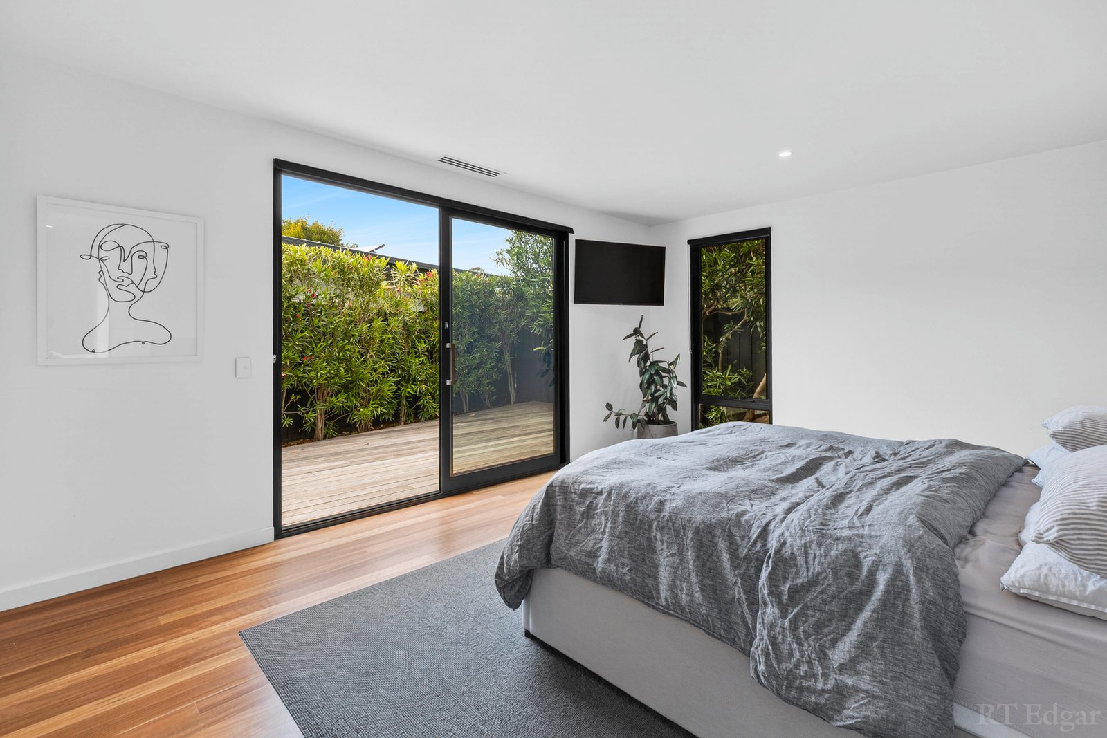 Real Estate and Property in 1 Douglas Court, Point Lonsdale, VIC