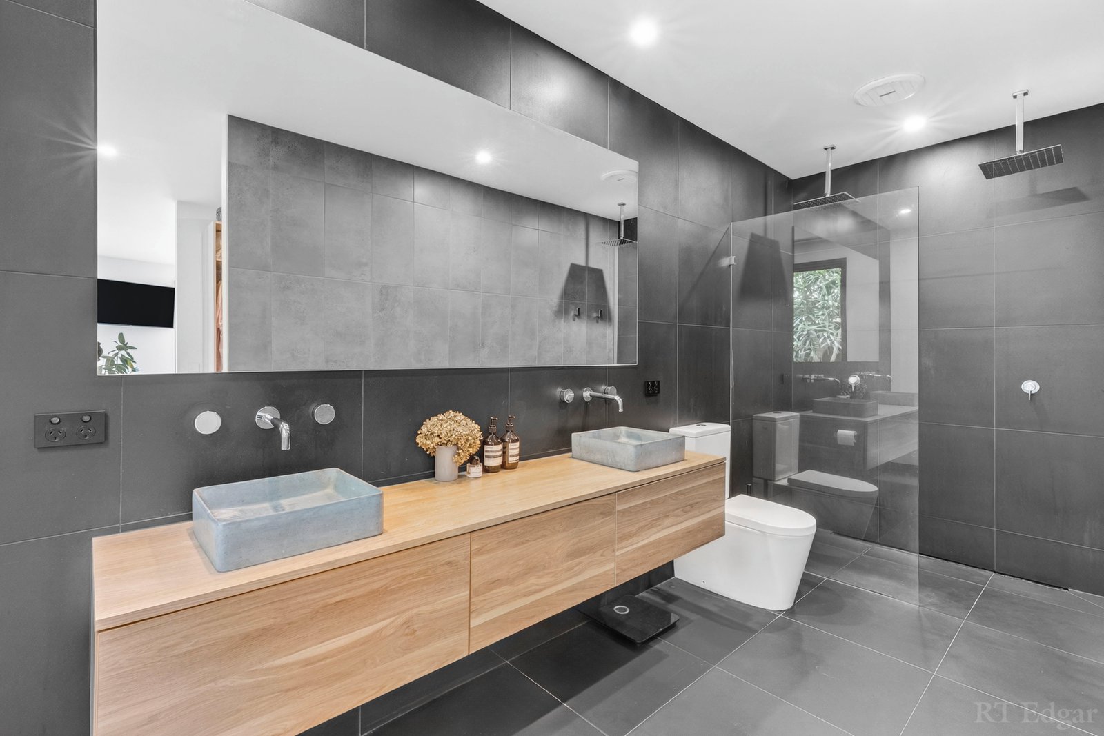 Real Estate and Property in 1 Douglas Court, Point Lonsdale, VIC