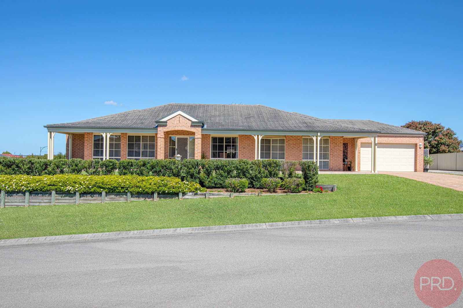 1 Drayton Crescent THORNTON 1