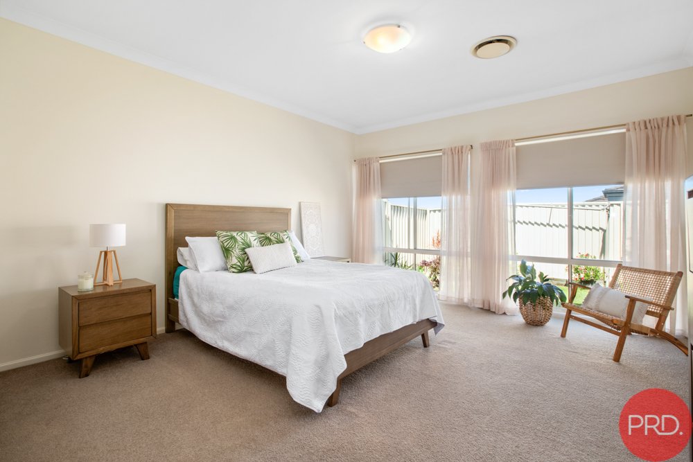 1 Drayton Crescent THORNTON 16