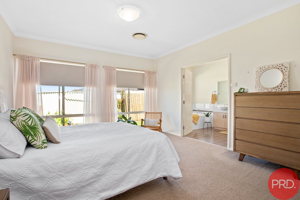 1 Drayton Crescent THORNTON 17