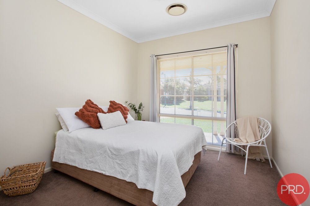 1 Drayton Crescent THORNTON 21