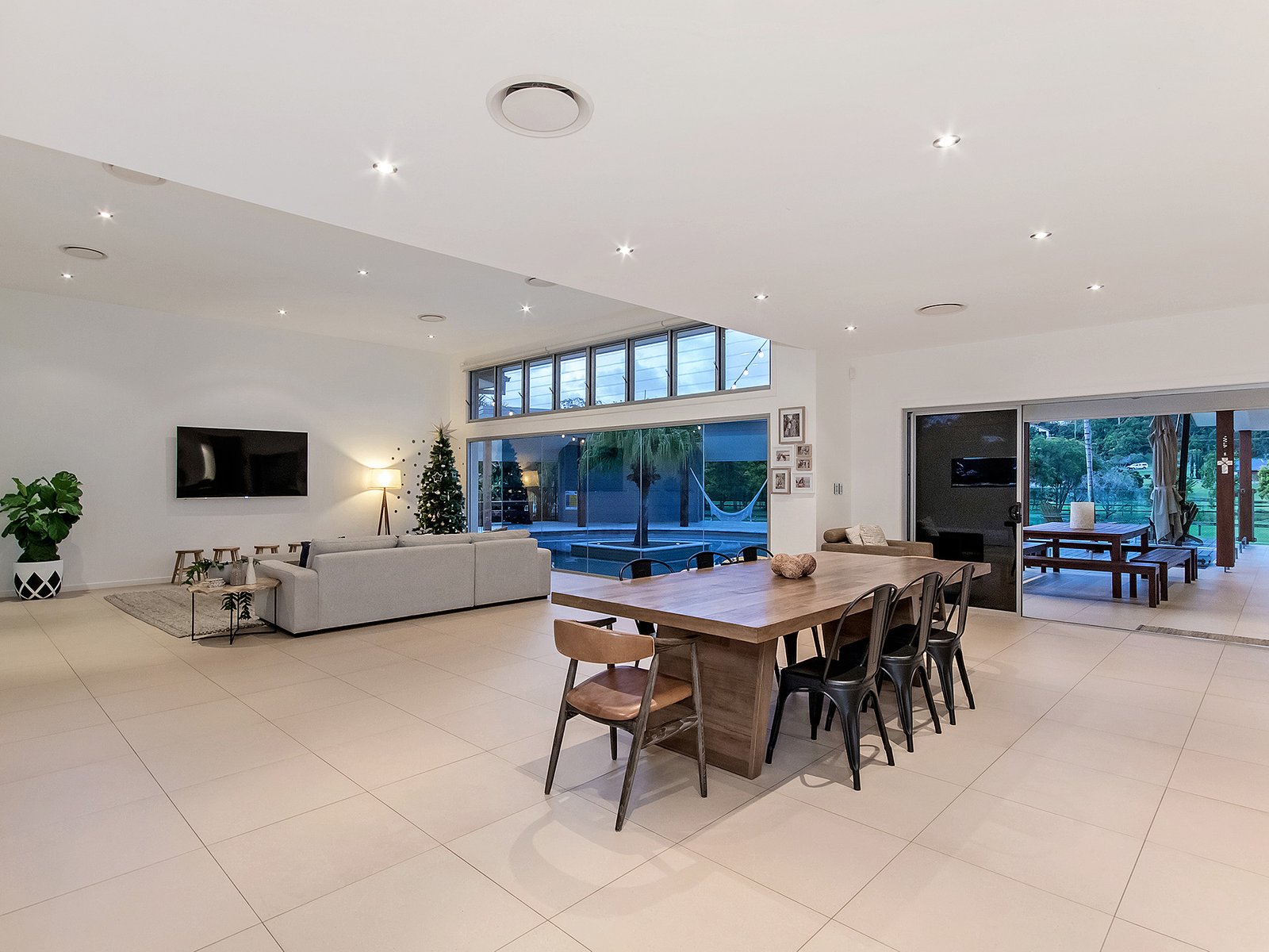 1 Dungogie Drive TALLEBUDGERA 7