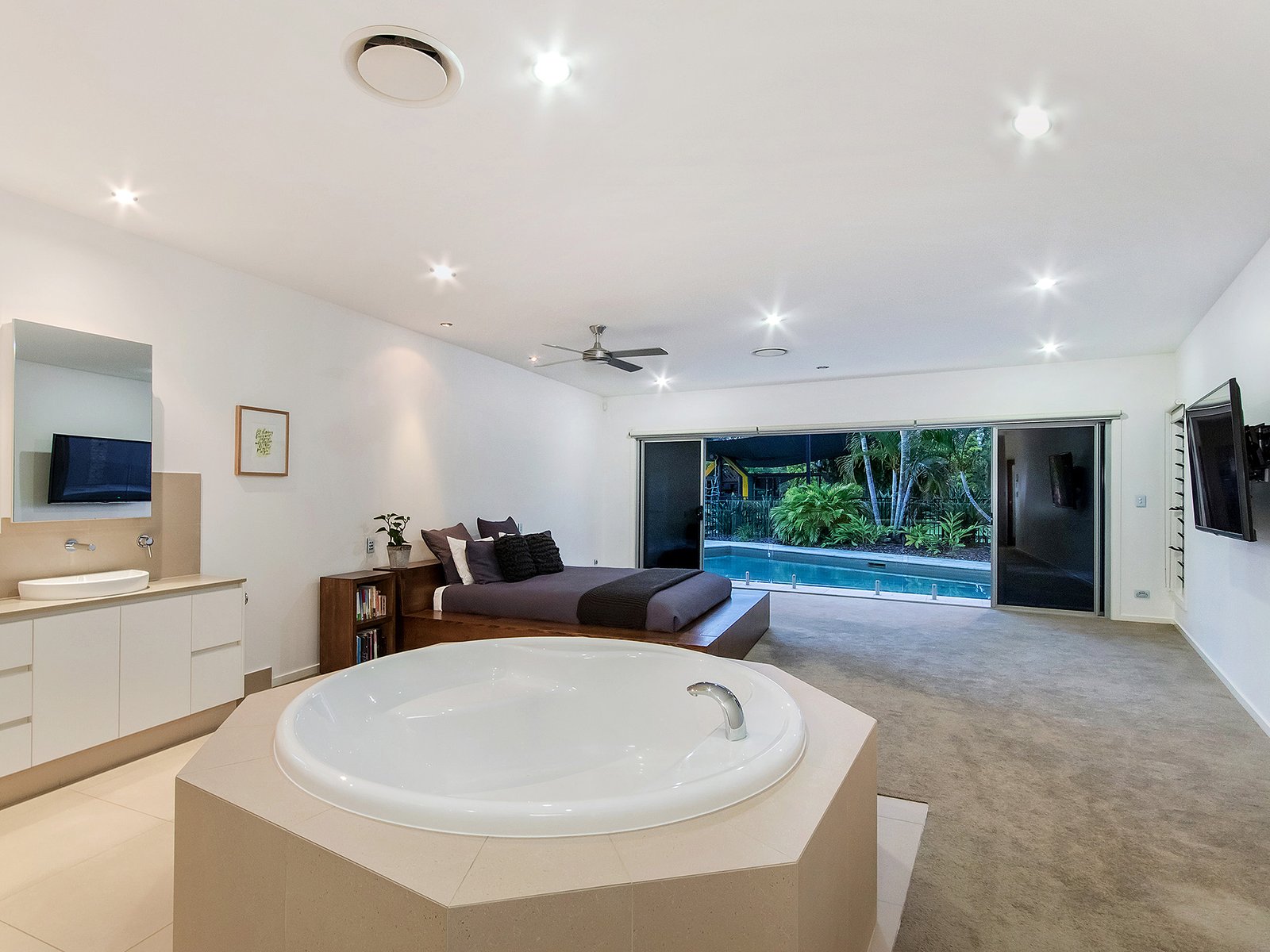 1 Dungogie Drive TALLEBUDGERA 20