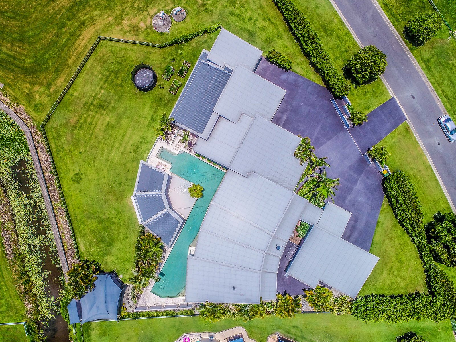 1 Dungogie Drive TALLEBUDGERA 31