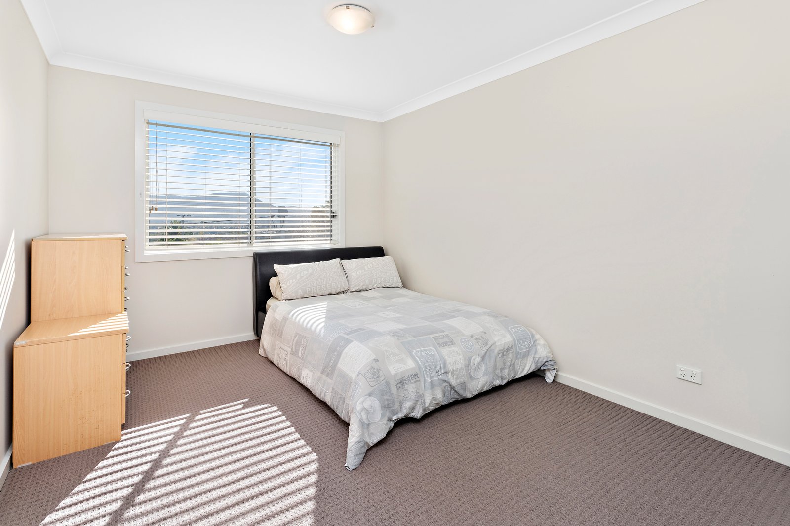 1 Emerson Road DAPTO 8