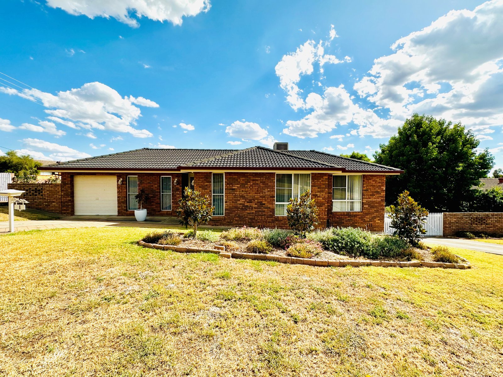 1 Fiona Street TAMWORTH 1