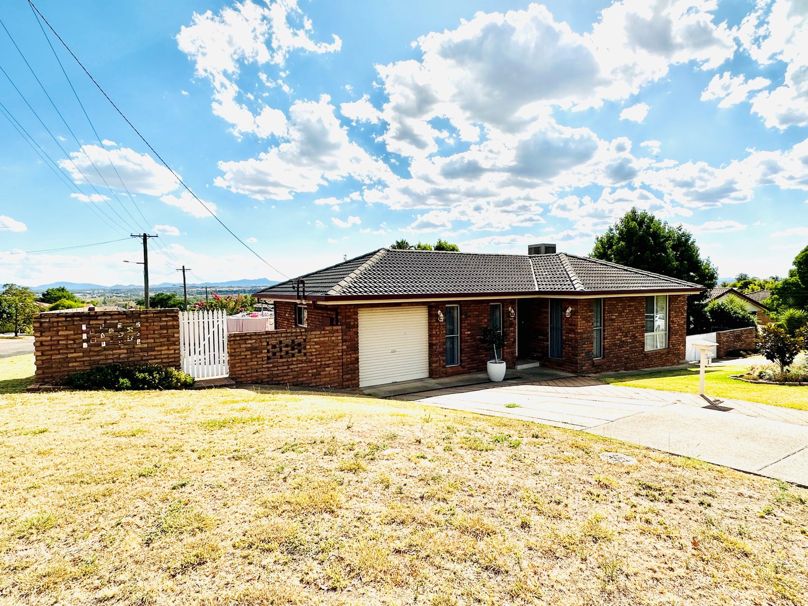 1 Fiona Street TAMWORTH 3