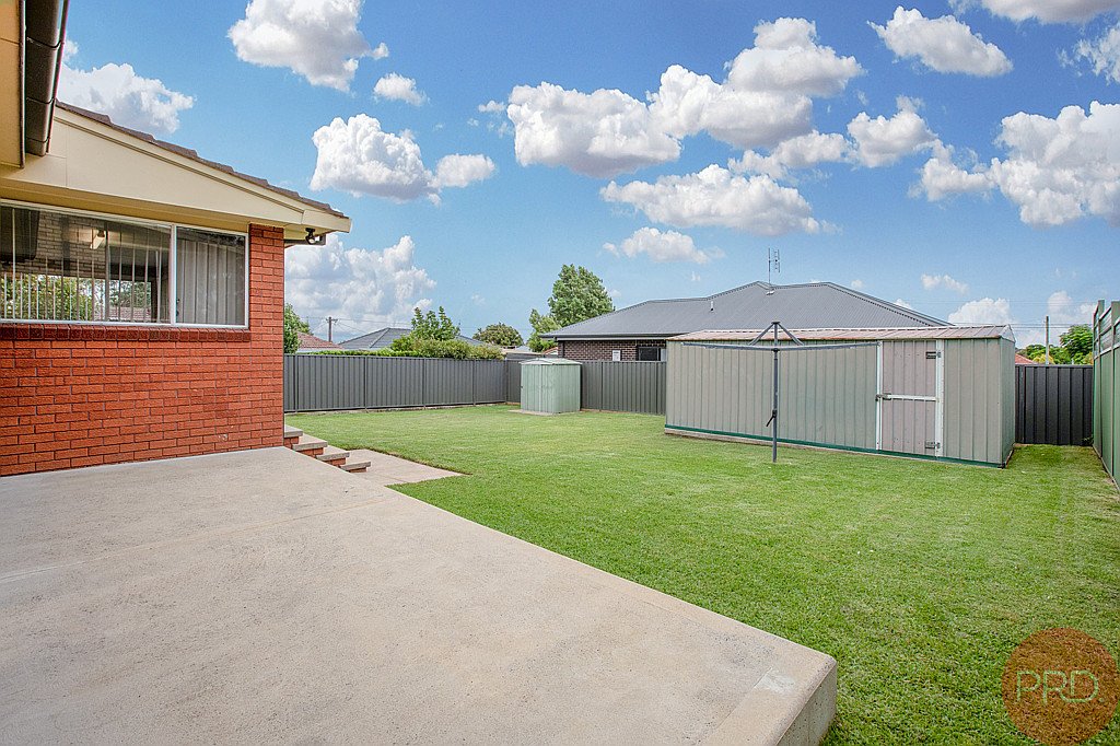 1 Floral Close TENAMBIT 17