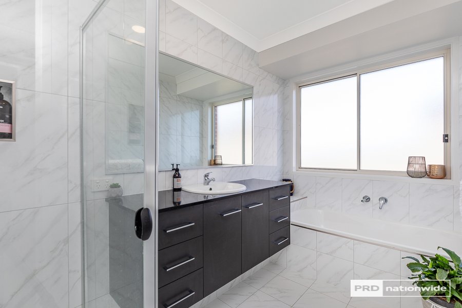 1 Galah Drive TAMWORTH 14