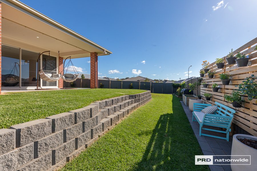 1 Galah Drive TAMWORTH 18