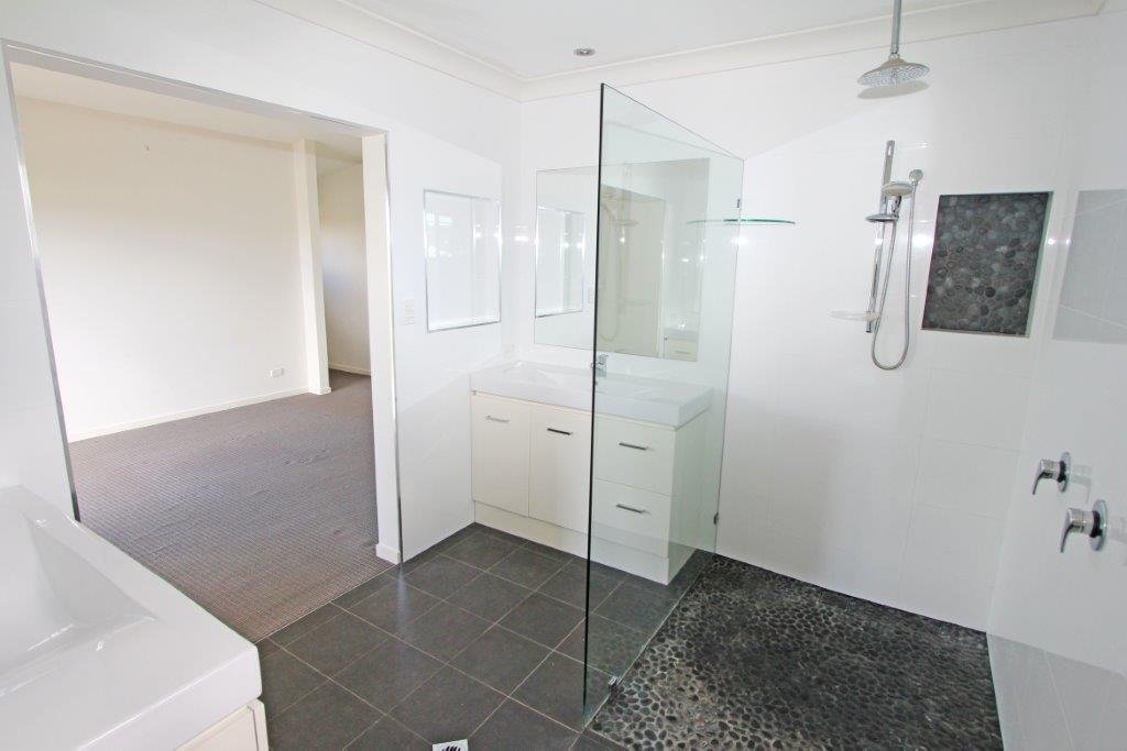 1 Garigal Court UPPER COOMERA 9