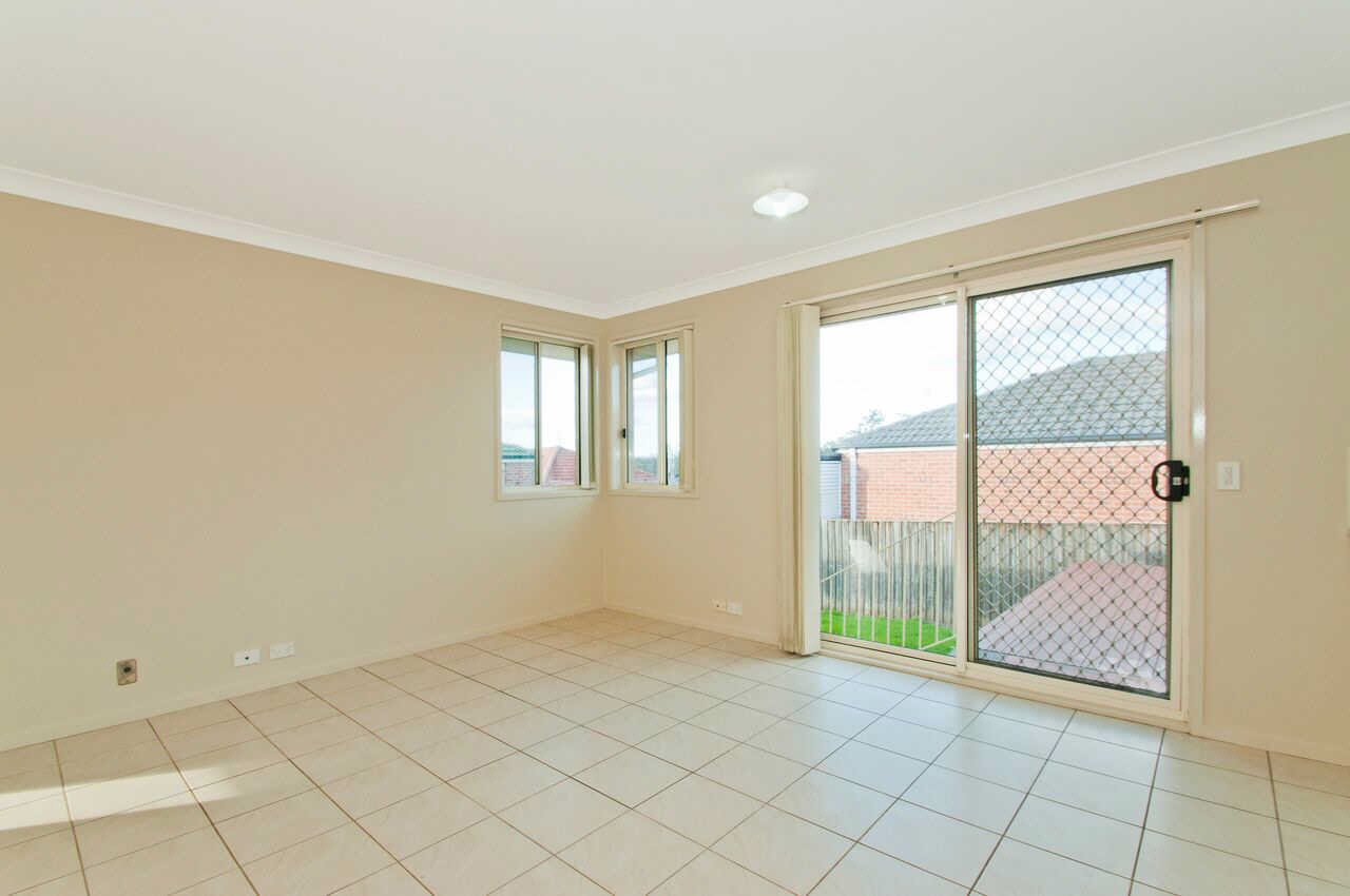 1 Glenlee Dr  HORSLEY 5