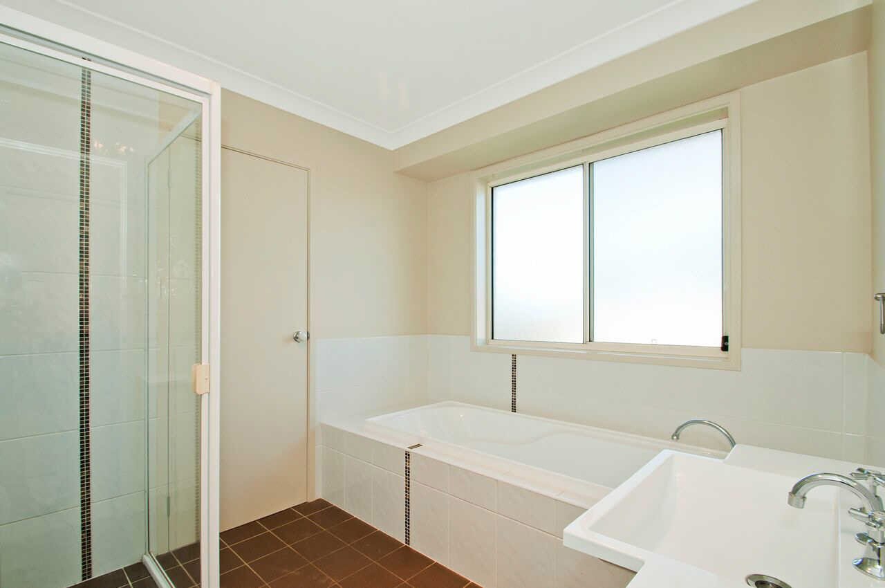 1 Glenlee Dr  HORSLEY 6