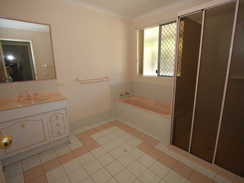 1 Grimsdyke Court MOLENDINAR 7