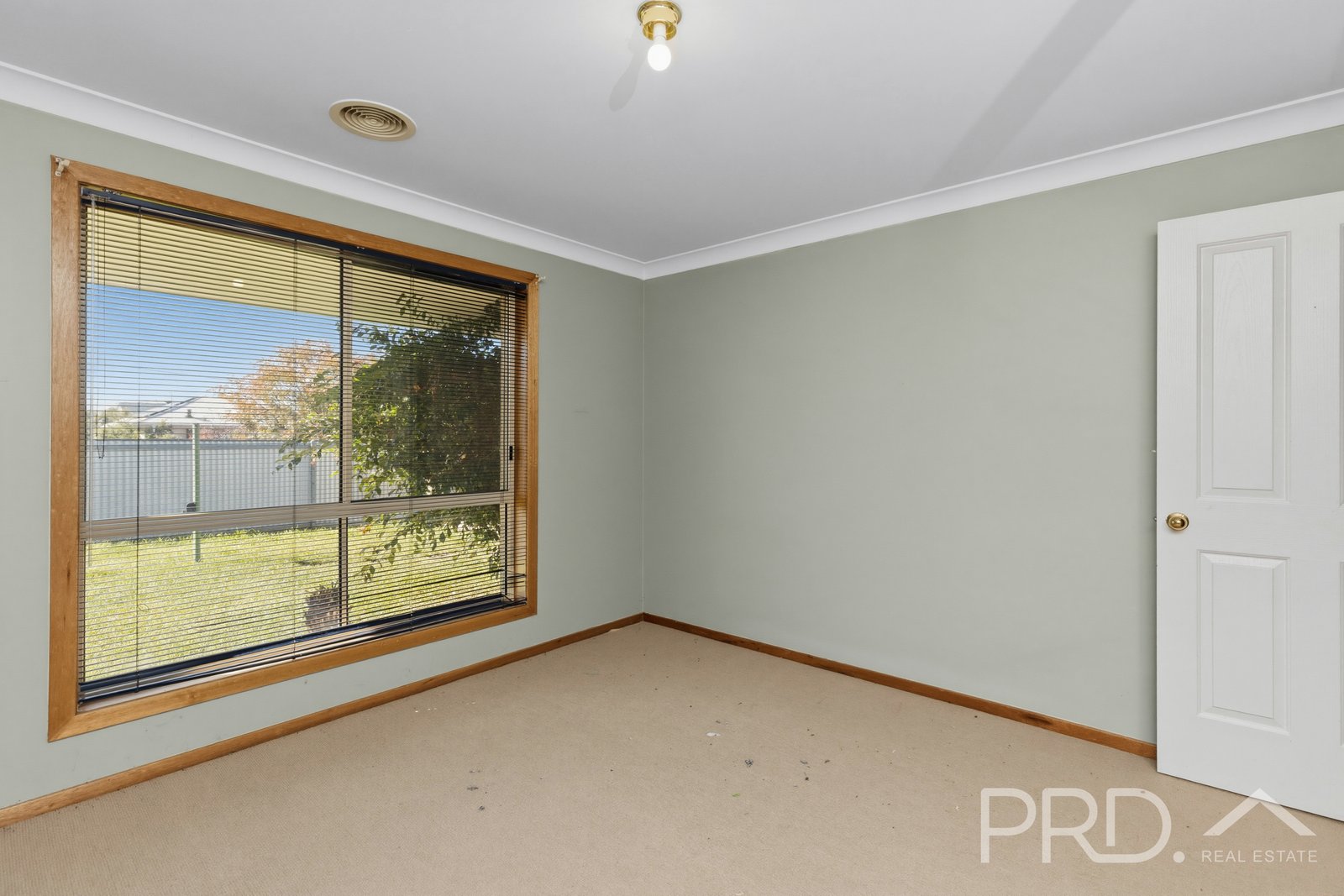 1 Harris Street TUMUT 9