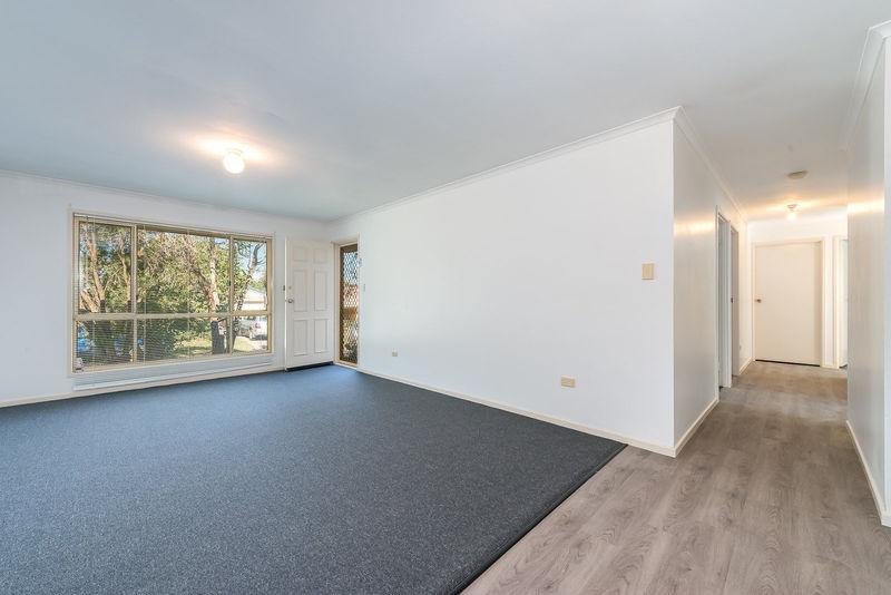 1 Hauff Close EAGLEBY 7