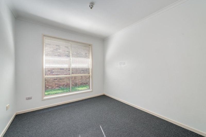 1 Hauff Close EAGLEBY 8