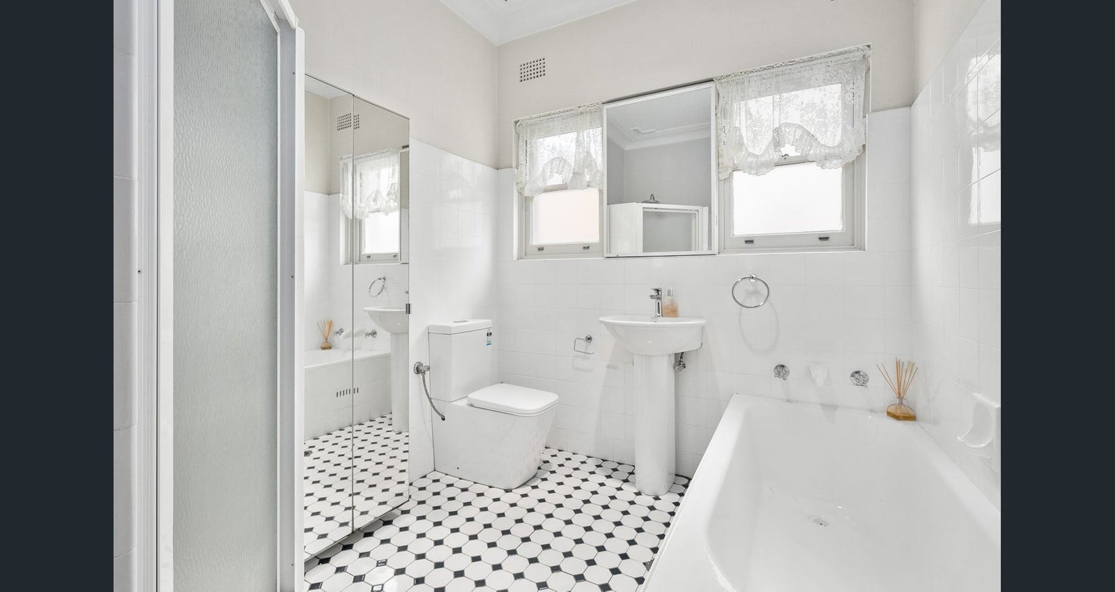 1 Hillview Street SANS SOUCI 5