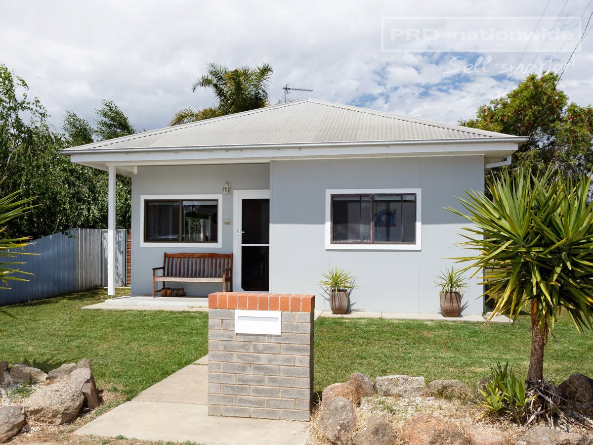 1 Hurst Street NORTH WAGGA WAGGA 1