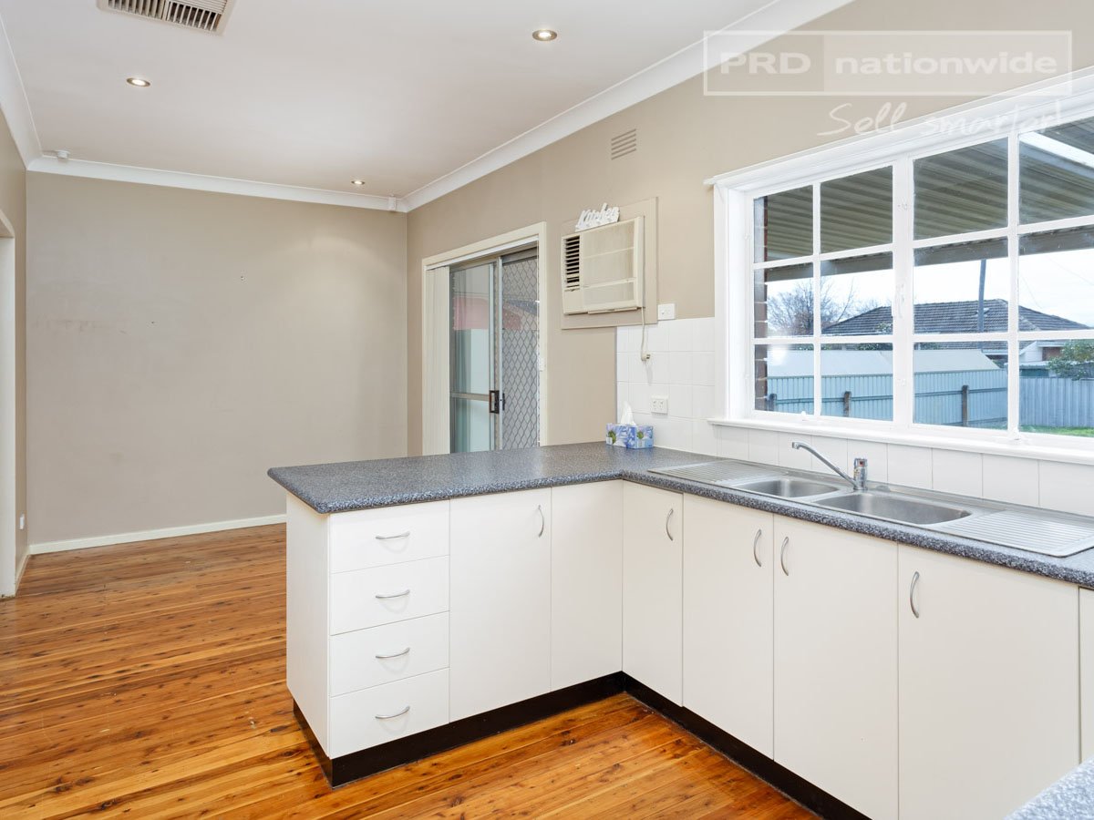 1 Huthwaite Street MOUNT AUSTIN 4