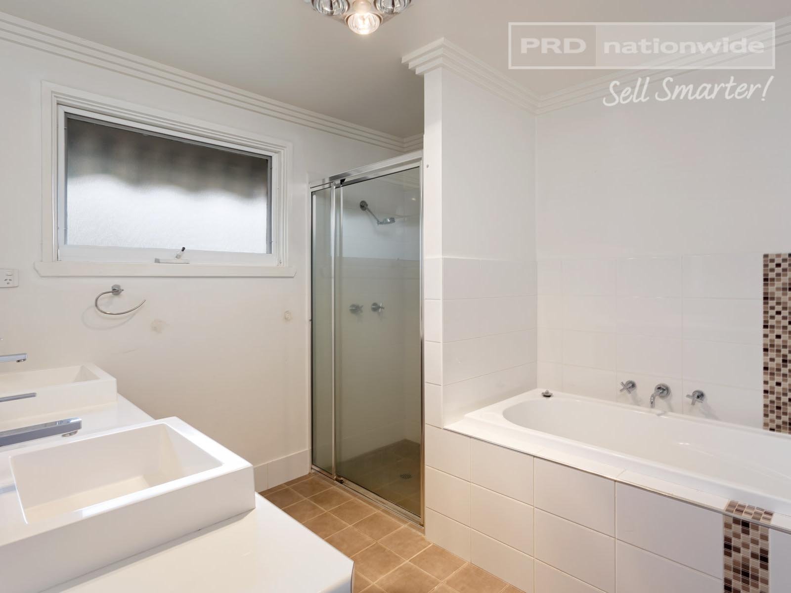 1 Ilex Street LAKE ALBERT 8