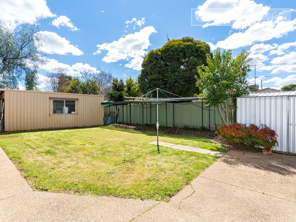 1 Jasmin Crescent LAKE ALBERT 6