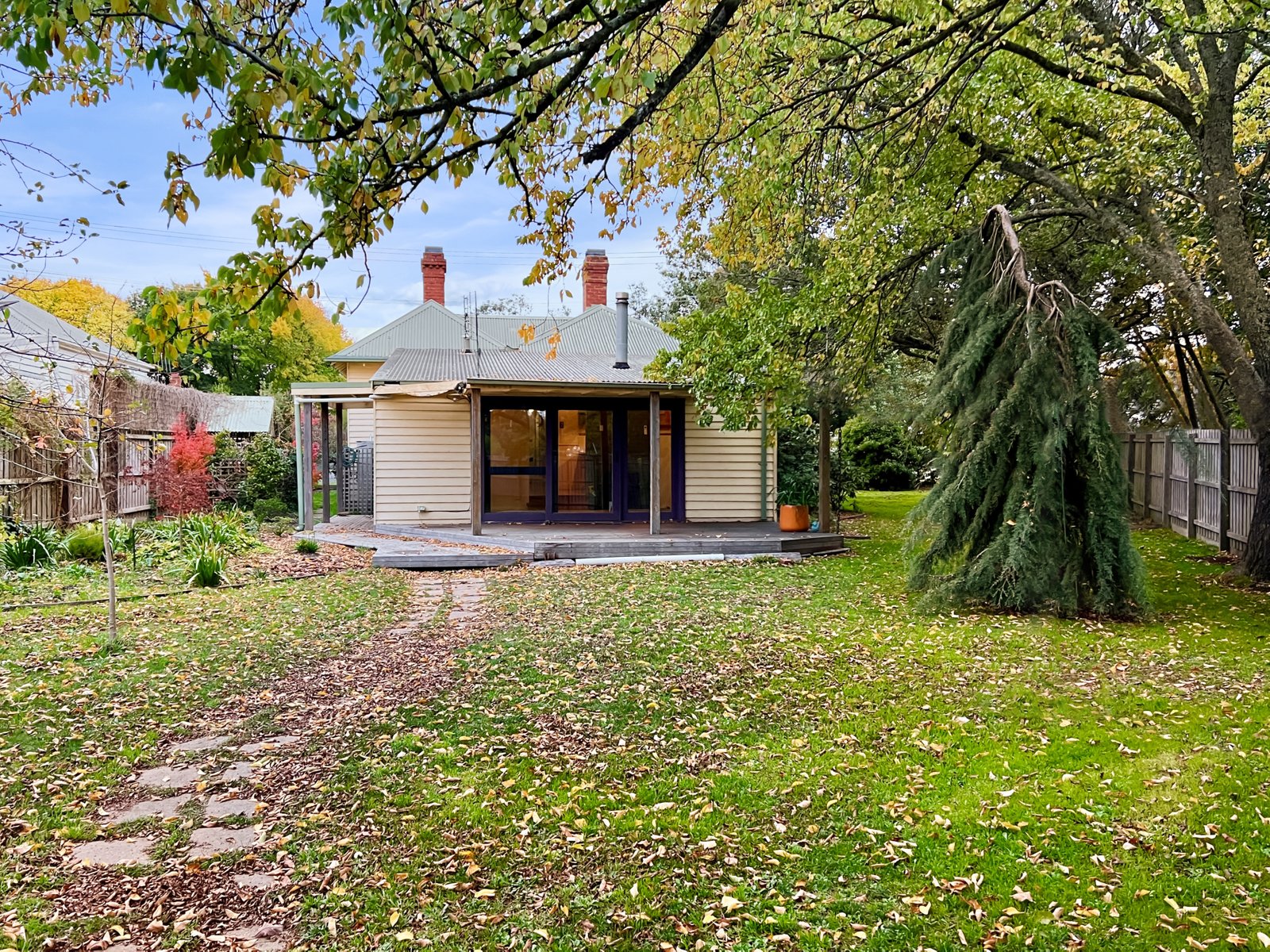 Real Estate and Property in 1 Jeffreys Street, Woodend, VIC