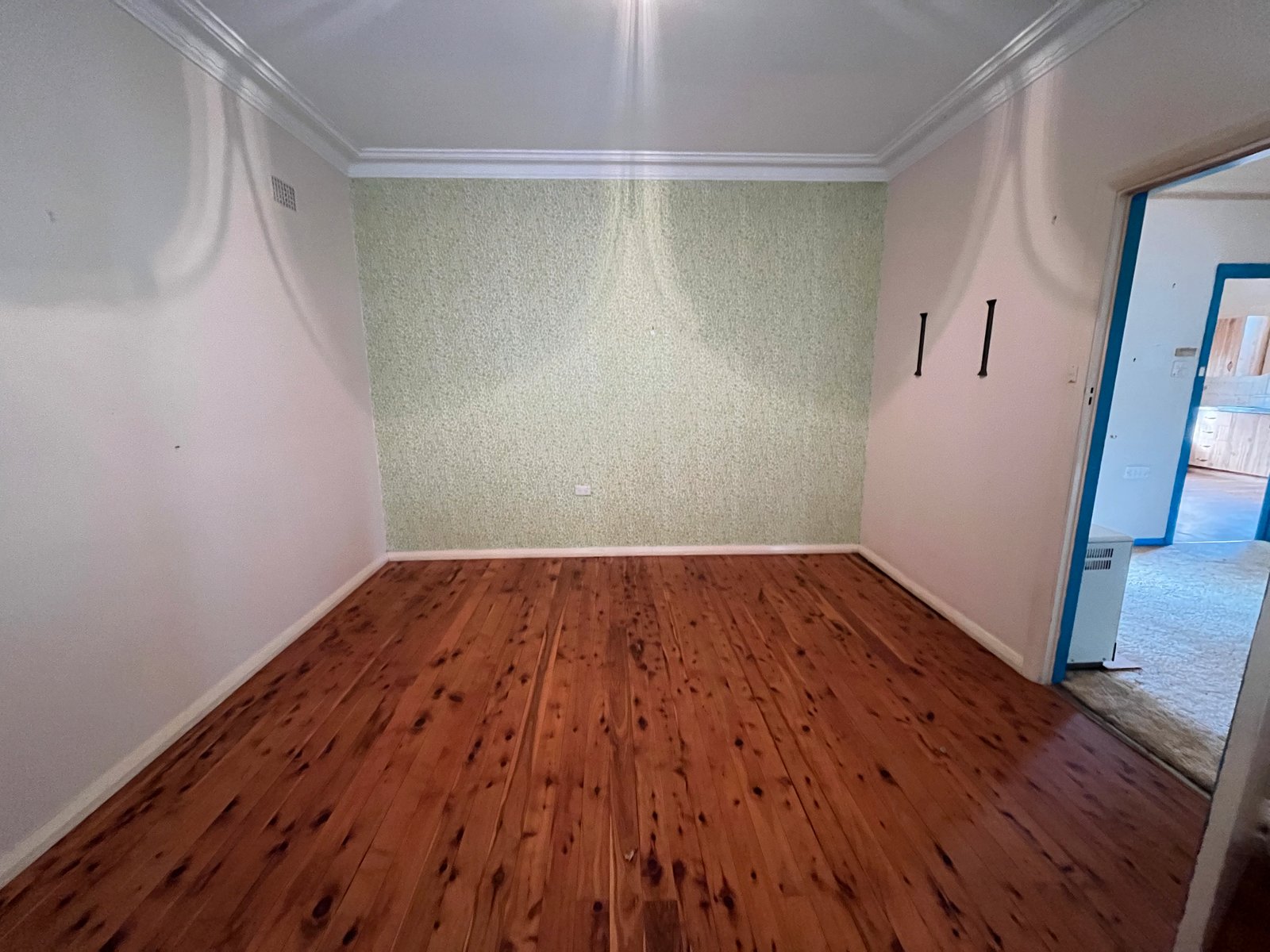 1 John Street TAMWORTH 5